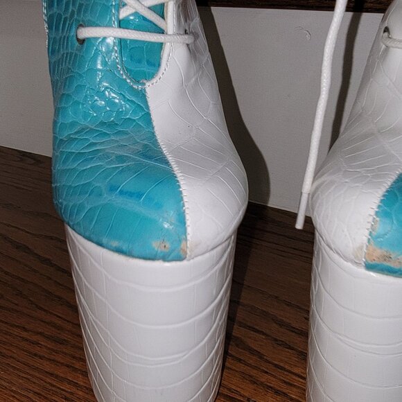 Hella Heels SNAPPED White/Aqua Knee Boot - 8INCH Size 6 - Picture 4 of 6